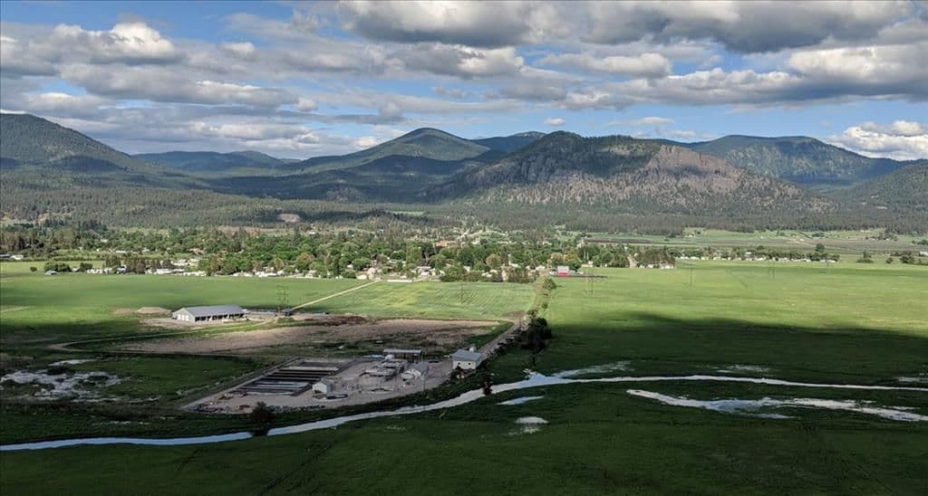 Chewelah, WA: 4-Star Stays in a Small-Town Reality
