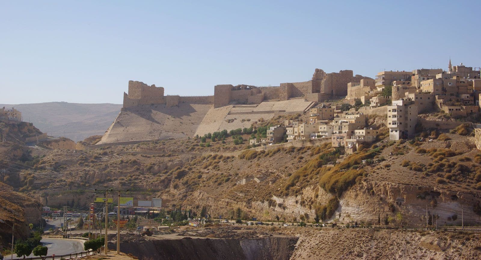 Beach Escapes: The Inland Reality of Al Khinzīrah