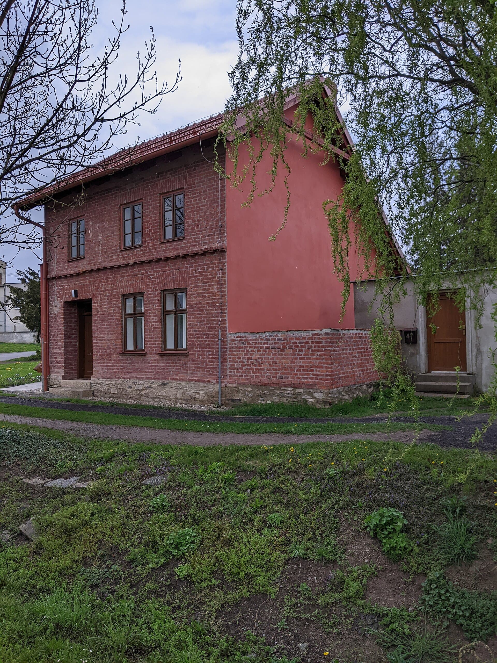 Kostelec na Hané - Bezručův památník Červený domek čp. 153 (stav duben 2023) (2).jpg