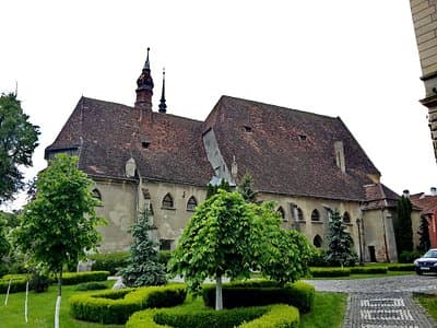 Family-Friendly Stays in Avrămești, Romania: Spring 2026