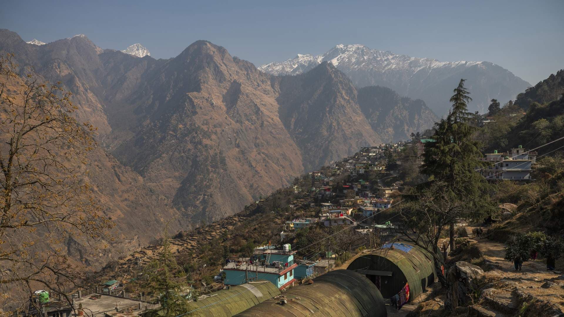 Landscape view of the Joshimath valley in Uttarakhand, India, illustrating the geographical setting of the town's accommodation areas.