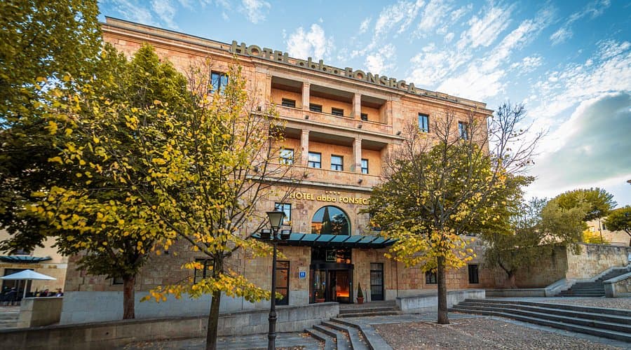 Exterior facade of a mid-range hotel in Salamanca suitable for families
